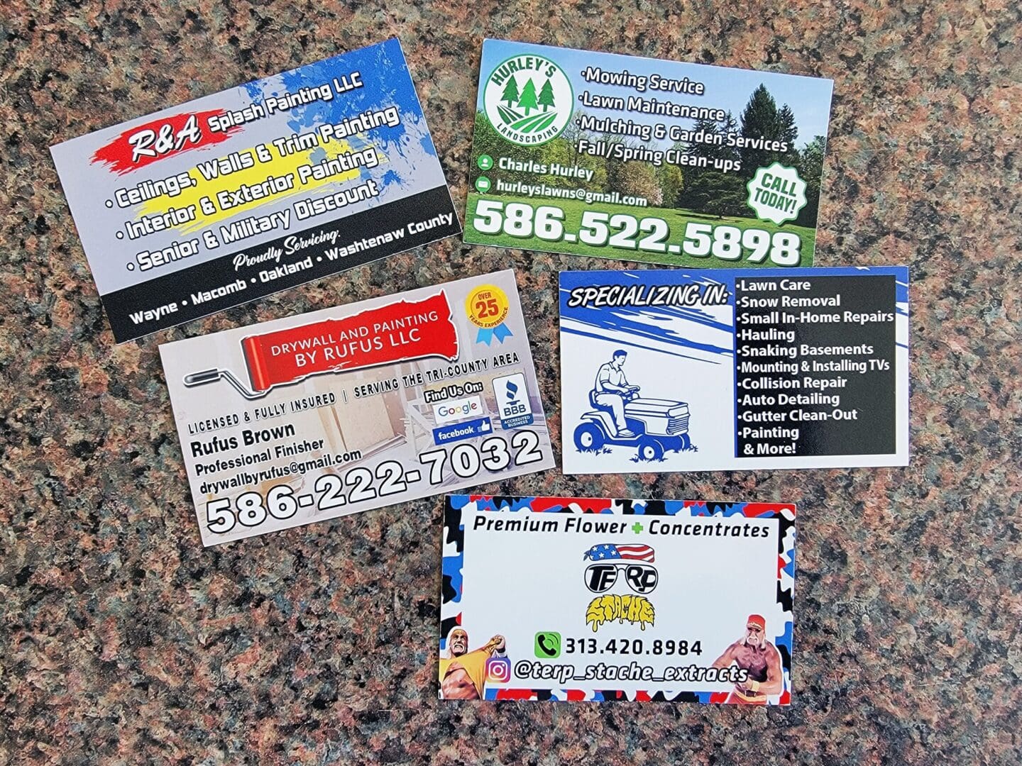 A bunch of business cards that are on the ground